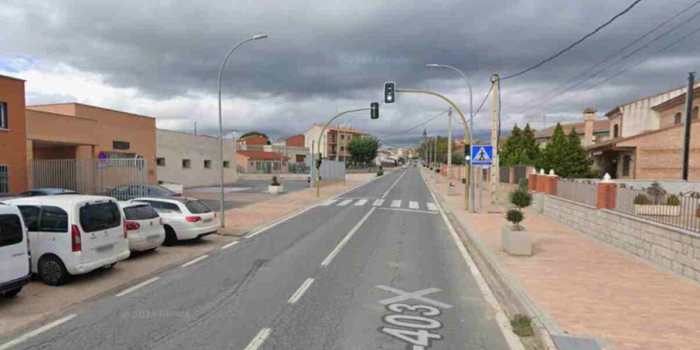 La travesía de la N-403 a su paso por Almorox (Toledo), no exactamente el punto del accidente.