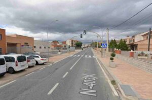 La travesía de la N-403 a su paso por Almorox (Toledo), no exactamente el punto del accidente.