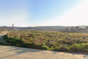 Un espacio que actualmente se encuentra abandonado y sin uso en la zona de Vega Baja.