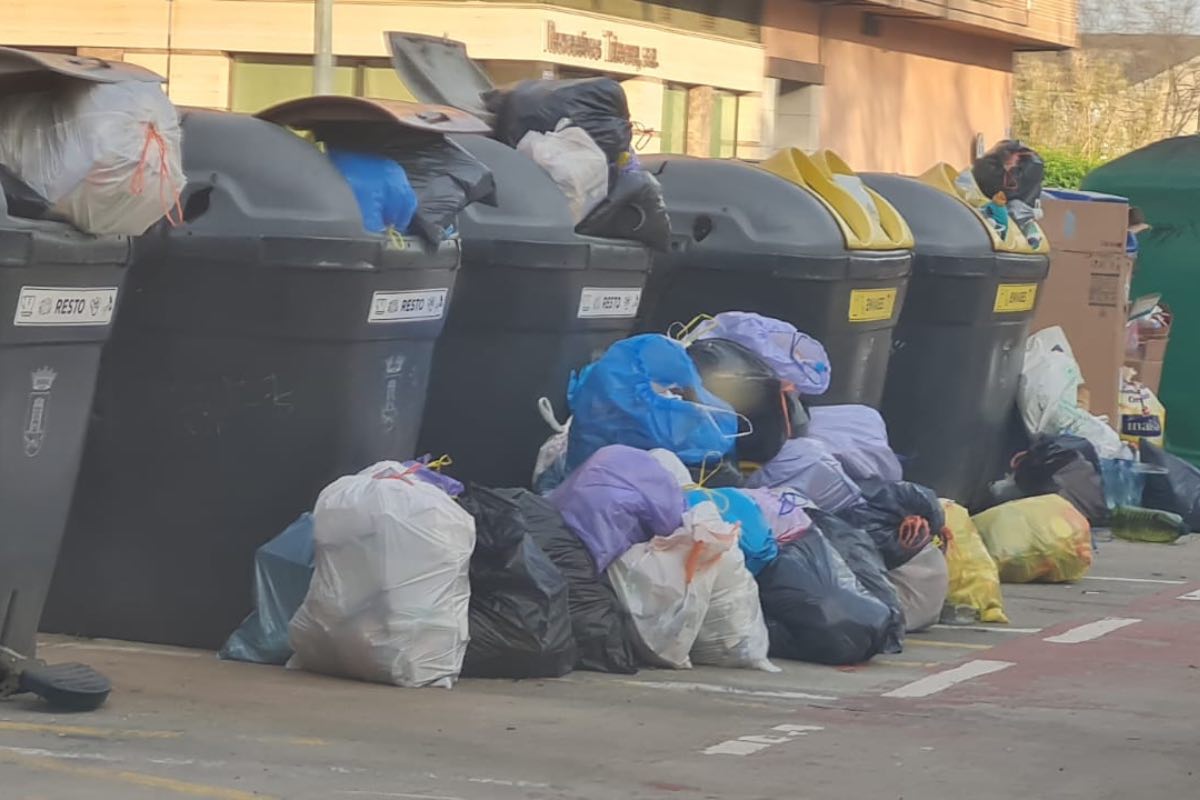 Basura por las calles de Talavera. Foto: PSOE Talavera