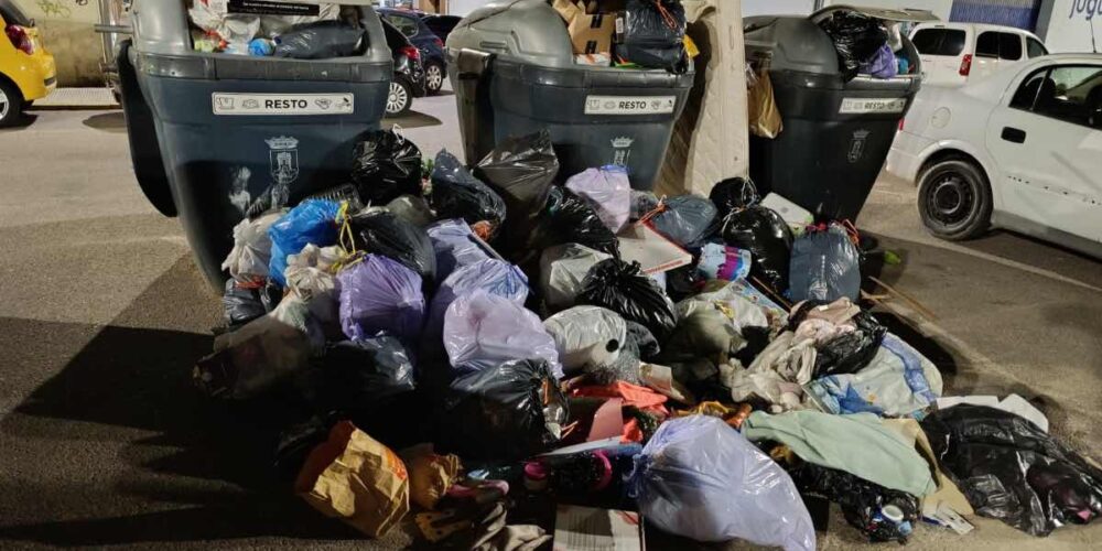 Basura en las calles de Talavera. Foto: PSOE
