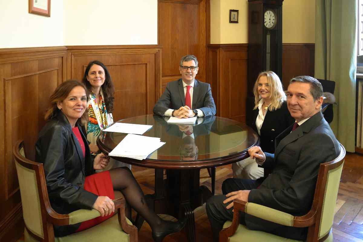 Reunión entre el ministro Félix Bolaños con la presidenta del TSJCLM, Pilar Astray.