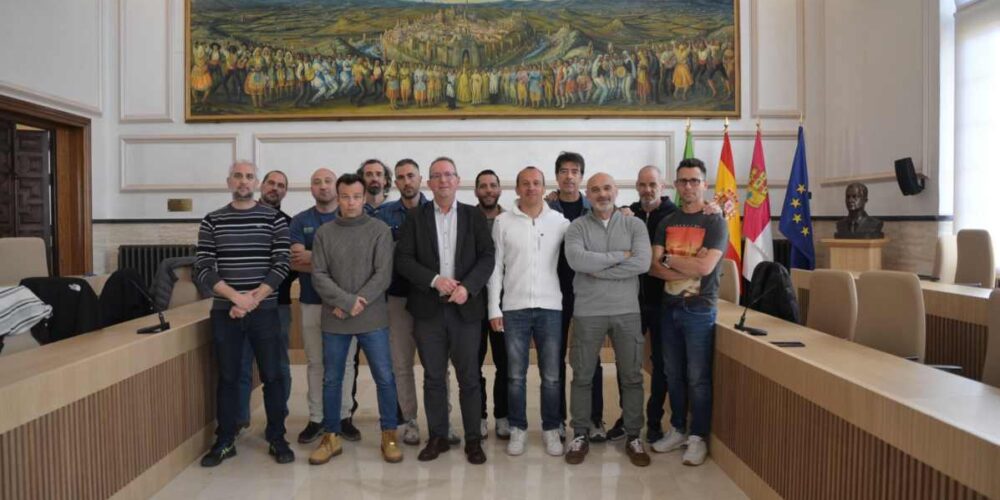 Juan Carlos Sánchez (centro), con los delegados sindicales.