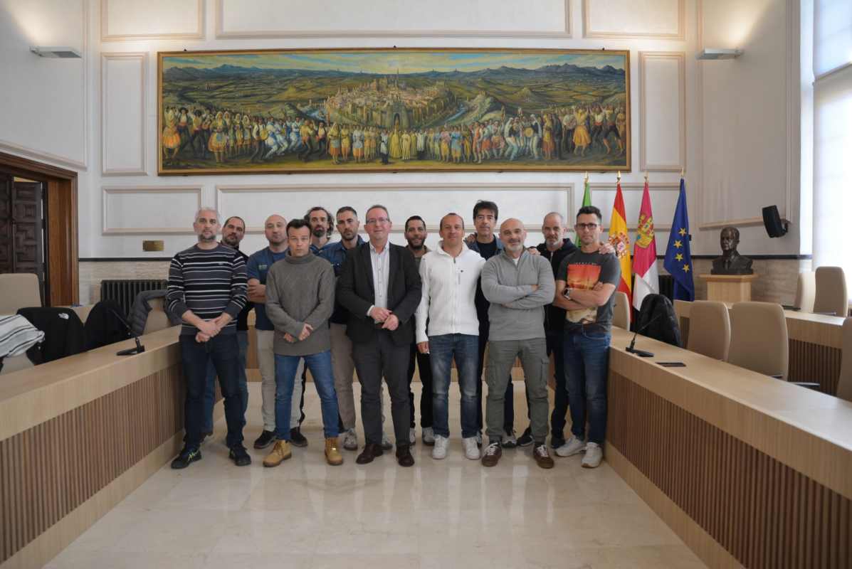 Juan Carlos Sánchez (centro), con los delegados sindicales.