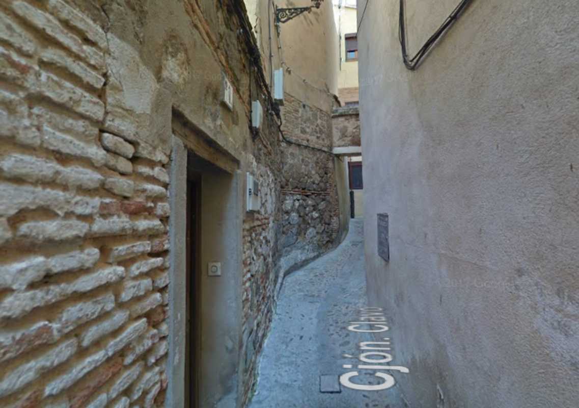 El incendio se ha producido en una vivienda en el callejón Clavo.