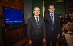 El economista jefe para España de BBVA Research, Miguel Cardoso, y el director territorial centro BBVA, Juan Carlos Hidalgo. Foto: Rebeca Arango.