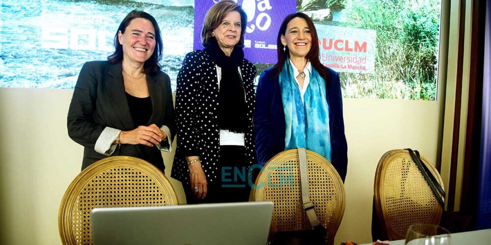 Beatriz Larraz (izquierda), María Luis González y Cristina Monge. Foto: Rebeca Arango.
