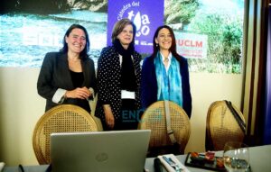 Beatriz Larraz (izquierda), María Luis González y Cristina Monge. Foto: Rebeca Arango.