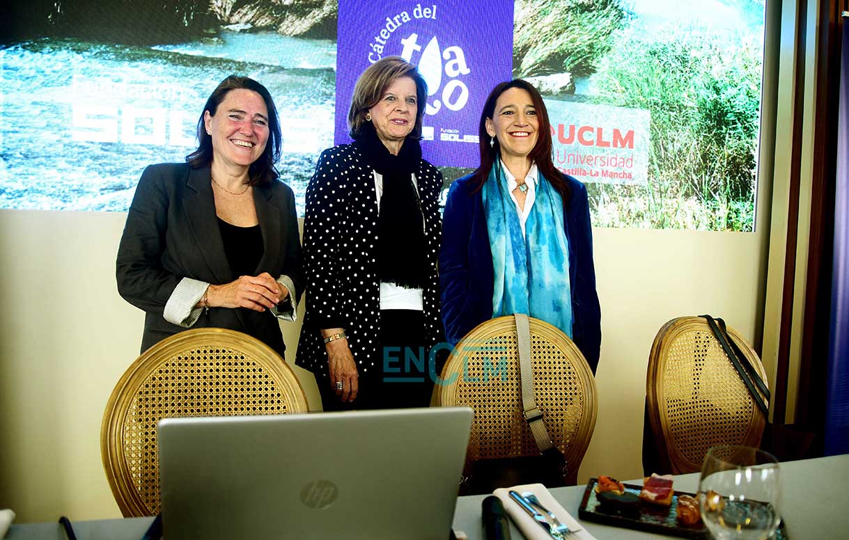 Beatriz Larraz (izquierda), María Luis González y Cristina Monge. Foto: Rebeca Arango.