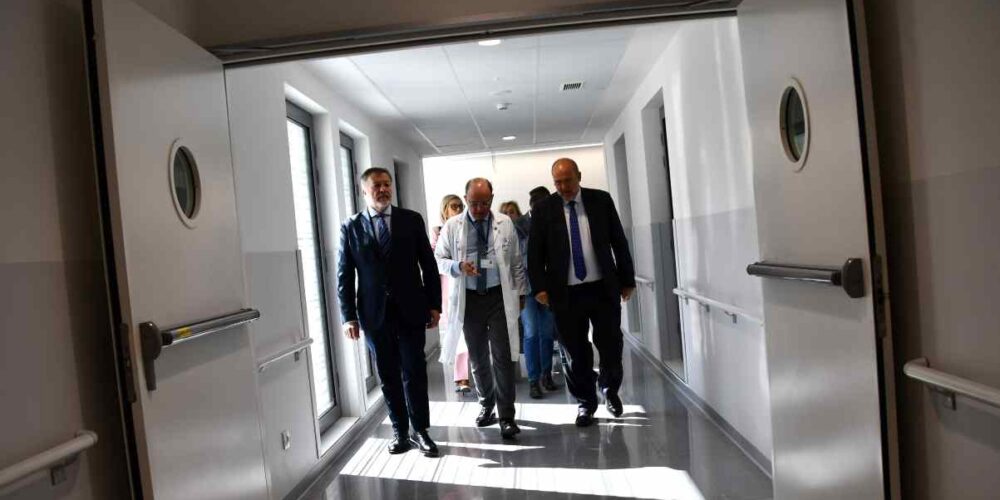 Visita a la nueva unidad de Cirugía Plástica del Hospital de Cuenca.
