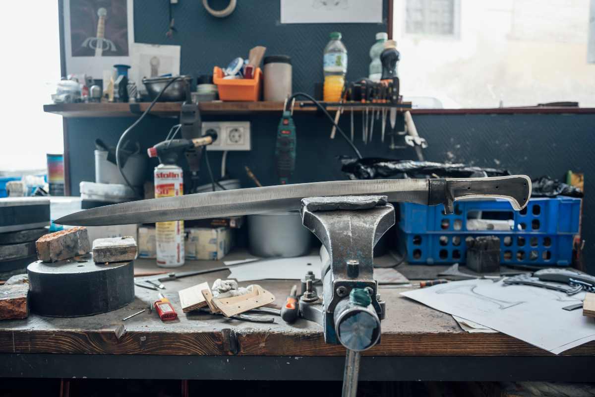 La espada, una pieza de artesanía que ha respetado los materiales originales. Foto: Mariano Zamorano.