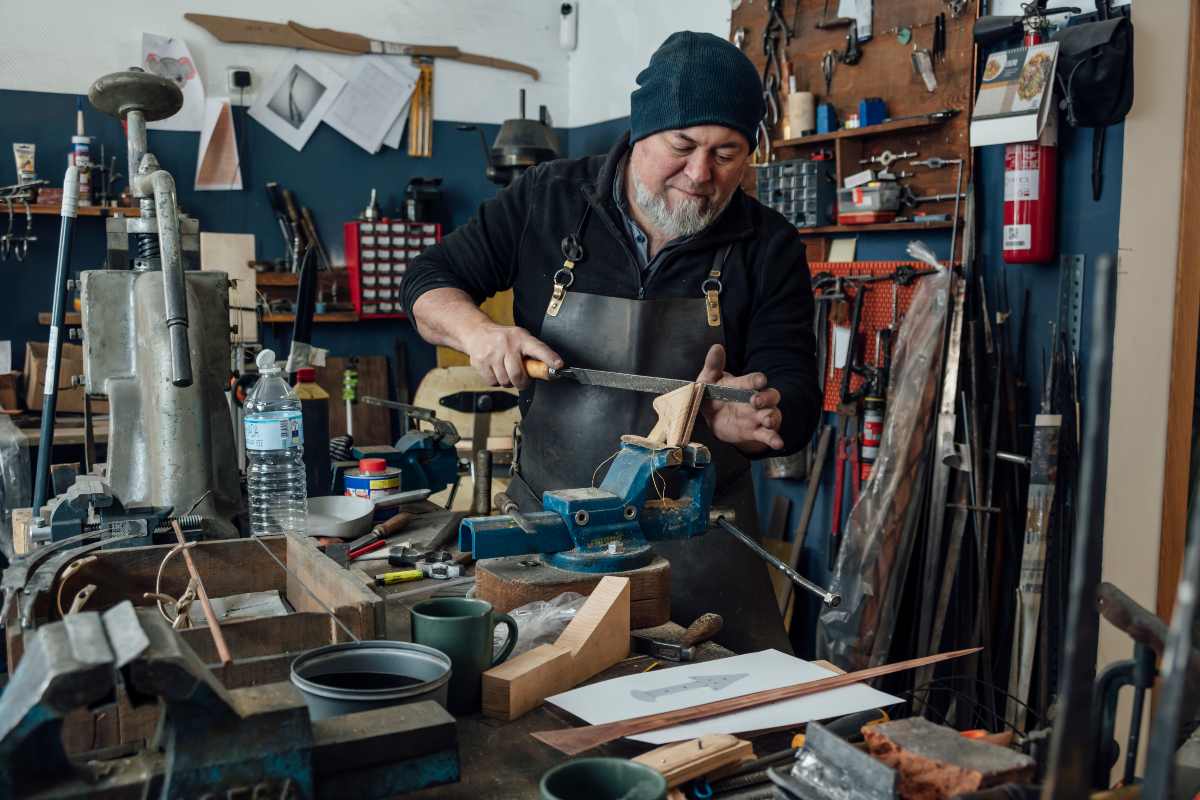 Julio César Ramírez, maestro espadero. Foto: Mariano Zamorano.