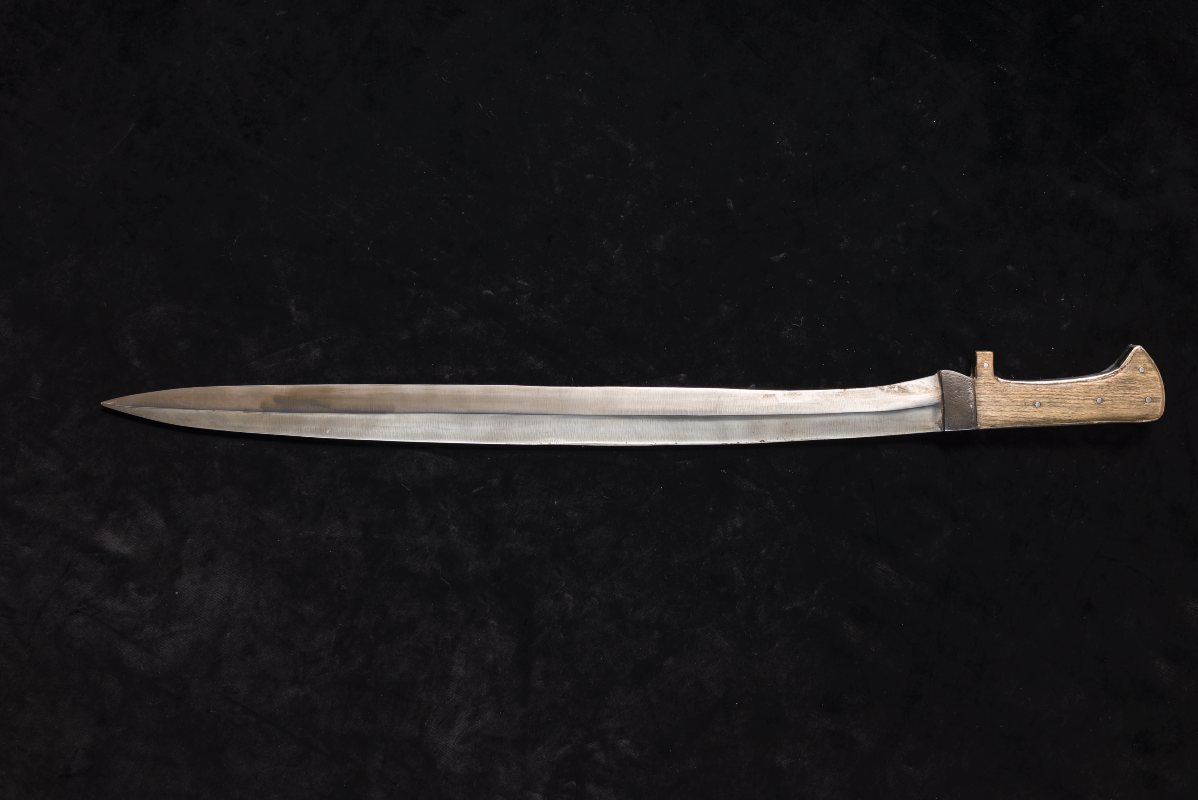 Así quedó la espada árabe del siglo I, fielmente reproducida. Foto: Mariano Zamorano.