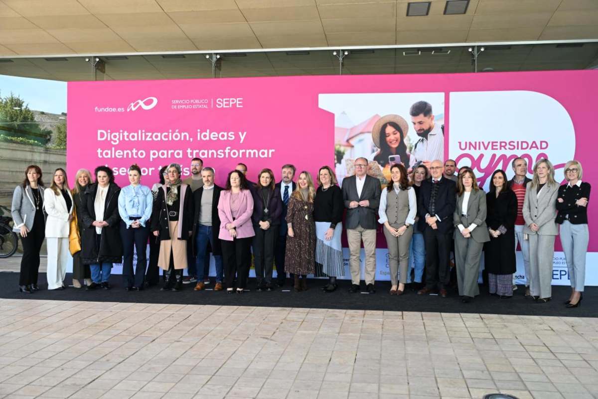 Foto de familia de la jornada de Universidad Pyme en Cuenca.