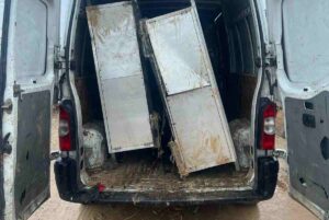 Imagen de la furgoneta con los enseres que querían robar en Cuenca.