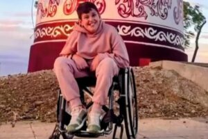 Gonzalo, vecino de San Bartolomé de las Abiertas (Toledo) con una enfermedad rara