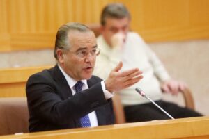 El alcalde de Talavera, José Julián Gregorio, en el pleno extraordinario