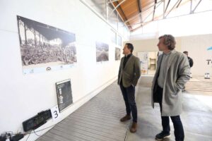 Carlos Velázquez y Rubén Lozano, durante su visita al pabellón de San Lázaro.