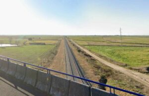 Línea de tren a su paso por Oropesa (Toledo)