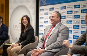 Martínez Lizán asistió a la clausura de la asamblea de Avicam.