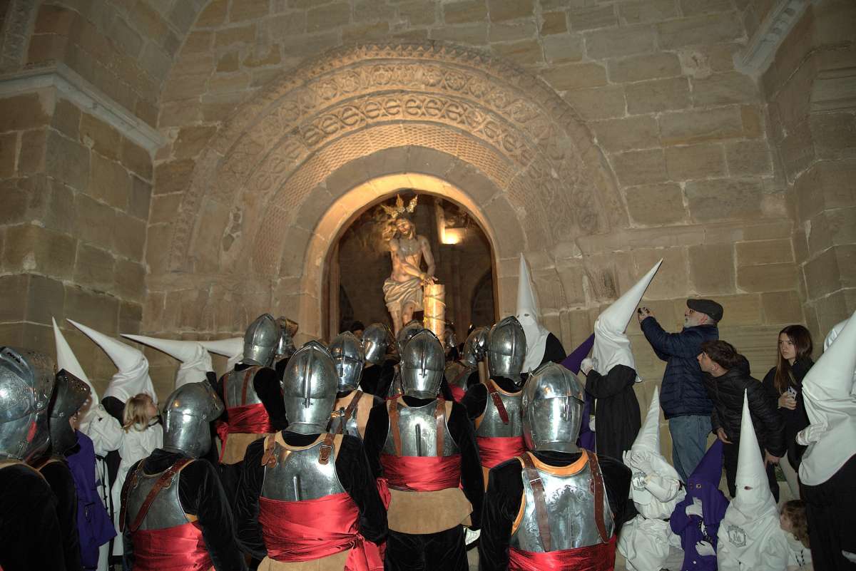Los Armaos con "El Flagelado" Foto: Ayto Sigüenza