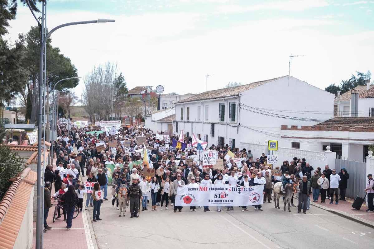 Manifestación en Cuenca contra las plantas de biogás. Foto: Asociación Vecinal Campos del Paraíso Comunidad Rural