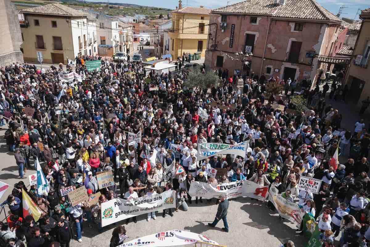 Manifestación en Cuenca contra las plantas de biogás. Foto: Asociación Vecinal Campos del Paraíso Comunidad Rural