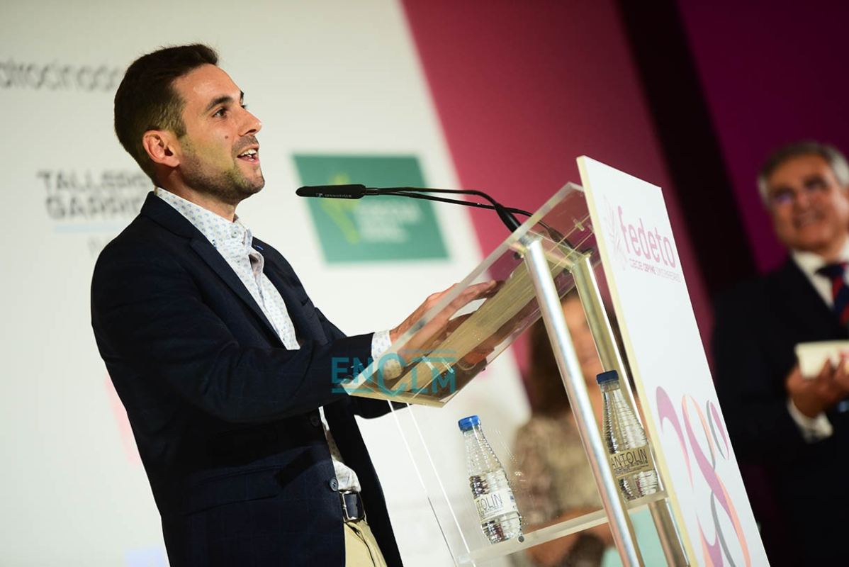 Darío Lumbreras, cuando fue premiado por Fedeto en 2024. Foto: Rebeca Arango.