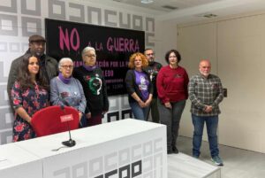 Miembros de la plataforma No a la Guerra de Toledo.