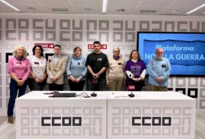 Miembros de la plataforma No a la Guerra de Toledo.