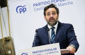 Paco Núñez, en la Mesa de Infraestructuras del Partido Popular de Castilla-La Mancha.