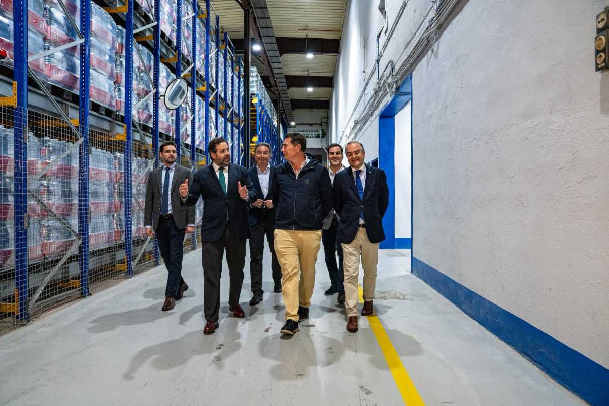 Paco Núñez en una visita a una empresa en Talavera