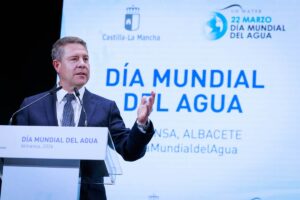 Emiliano García-Page, durante su discurso en el acto por el Día Mundial del Agua en Almansa.