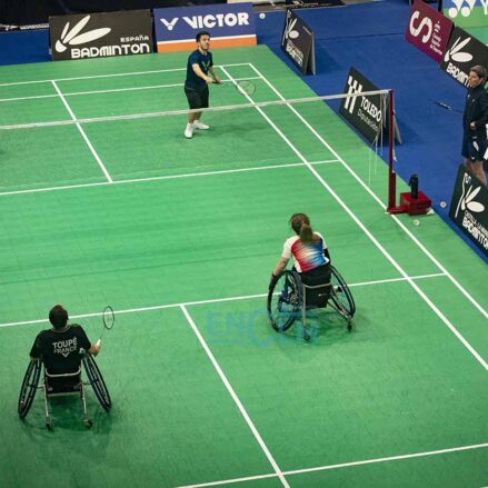 Los jugadores, entrenando en el pabellón Rafael del Pino. Foto: Rebeca Arango.