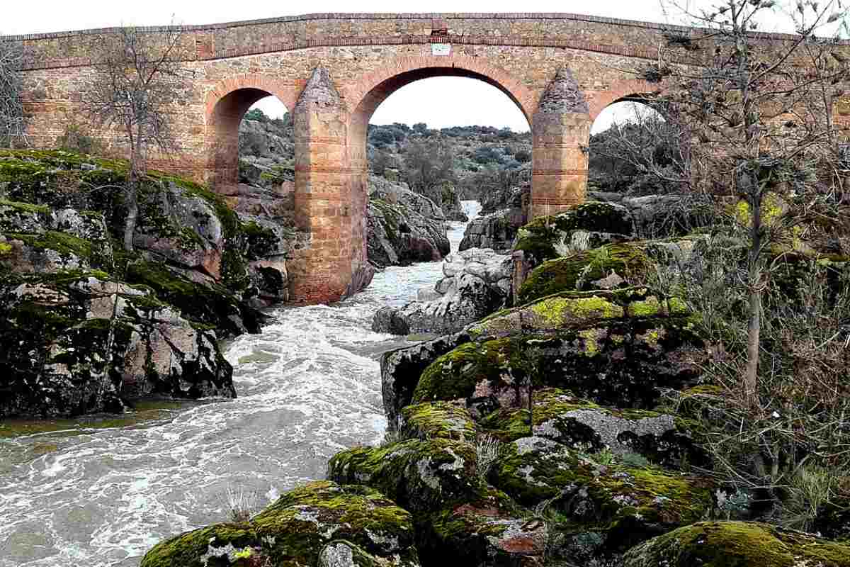 Puente viejo de Santa Ana de Pusa (Toledo). Foto: Esparvel