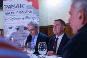 El presidente de Castilla-La Mancha, Emiliano García-Page, eunión del Consejo Rector de la candidatura a Patrimonio Mundial del “Paisaje dulce y salado de Sigüenza y Atienza”.