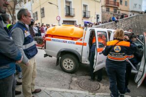 Imagen de un simulacro en Cuenca. En la imagen, voluntarios de Protección Civil y el consejero de Hacienda, Administraciones Públicas y Transformación Digital, Juan Alfonso Ruiz Molina.