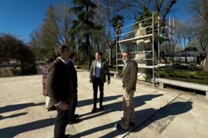 Visita de Carlos Velázquez a las obras del parque de la Vega.