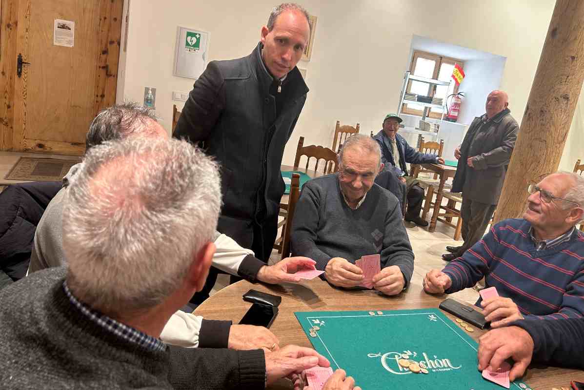 Daniel Arias, en un hogar del jubilado.