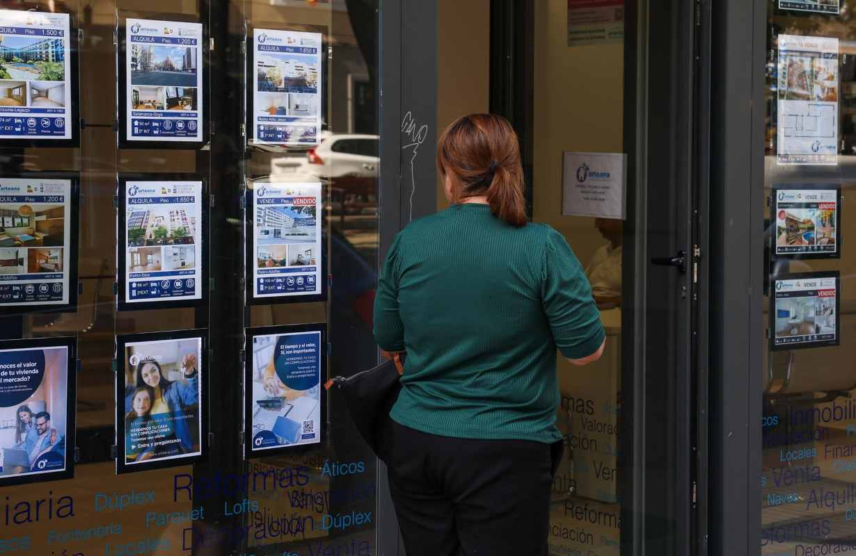 Escaparate de una inmobiliaria. Foto: EP.