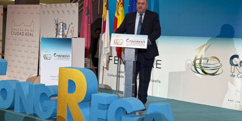 El consejero de Agricultura durante su intervención en el Congreso Nacional de Comunidades de Regantes