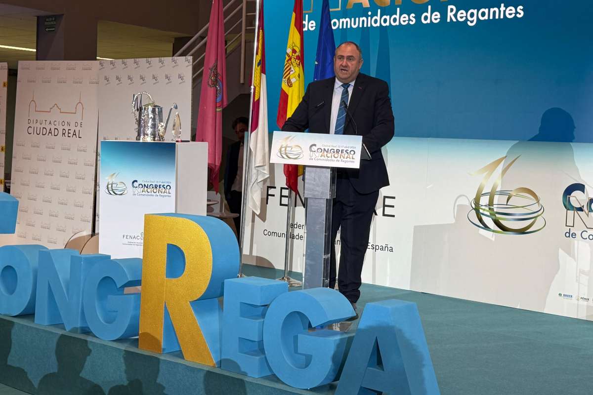 El consejero de Agricultura durante su intervención en el Congreso Nacional de Comunidades de Regantes