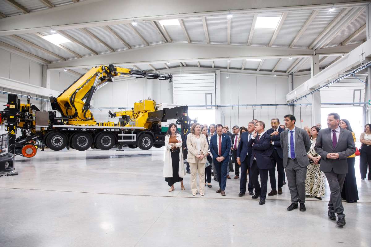 El presidente de Castilla-La Mancha, junto a varios miembros del Gobierno, han estado presentes en la conmemoración