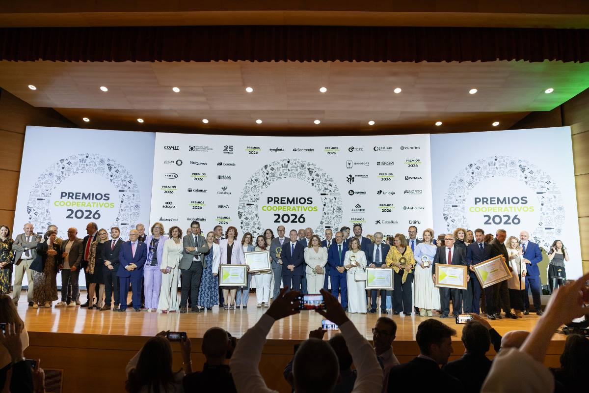 Foto de familia de los premiados en la gala de Cooperativas Agro-alimentarias