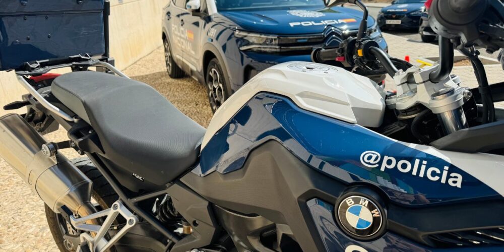 Vehículos de la Policía Nacional de Albacete. Foto: Elena Valero