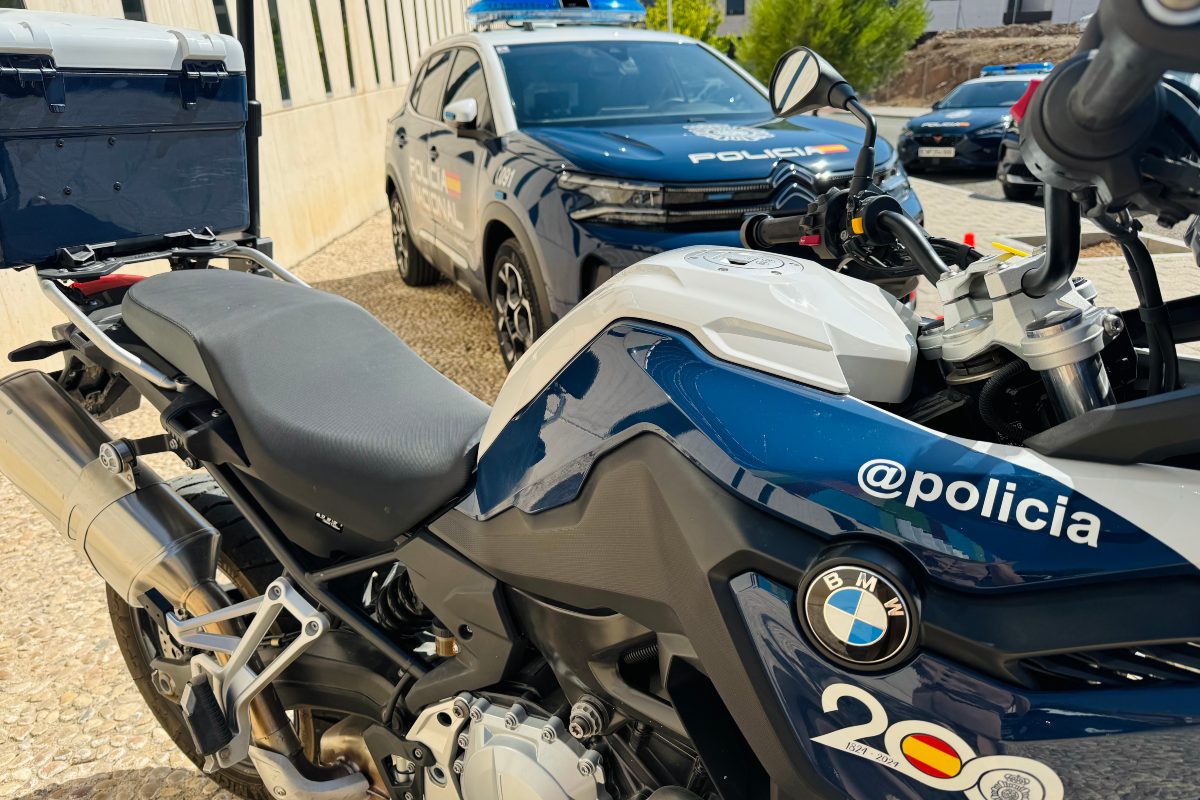 Vehículos de la Policía Nacional de Albacete. Foto: Elena Valero