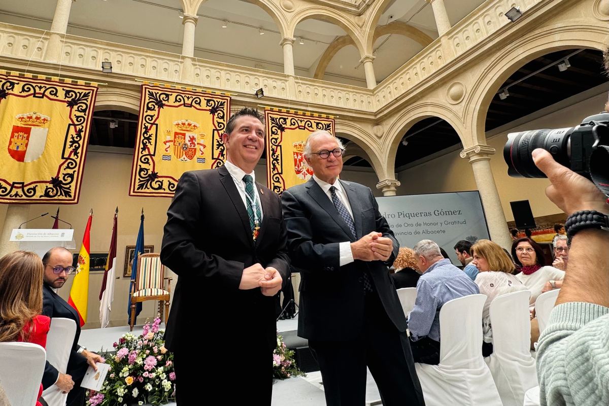 El periodista Pedro Piqueras recibe la Medalla de Oro de Albacete. Foto: Elena Valero