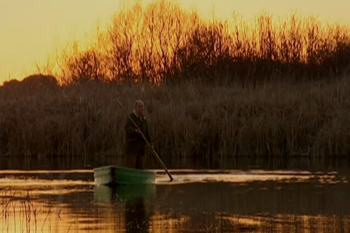 Imagen de Julio Escudero con su barca en Las Tablas de Daimiel - Foto: RTVE