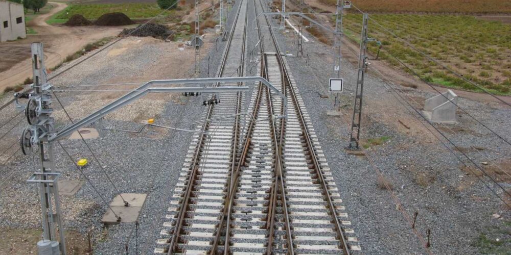Imagen de archivo de las vías del tren en el tramo Alcázar de San Juan-Albacete