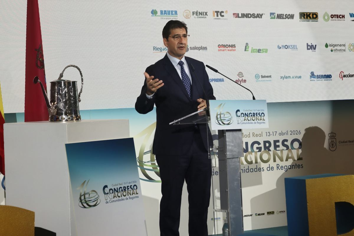 Imagen del vicepresidente segundo del Gobierno regional durante el Congreso de Comunidades de Regantes